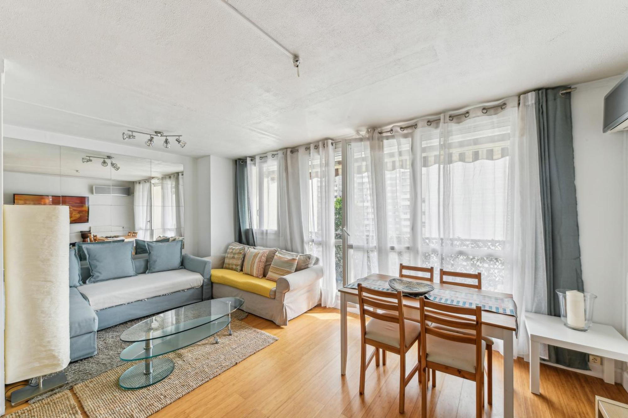 Chic And Comfortable Apart With Balcony Леваллуа-Перре Екстер'єр фото