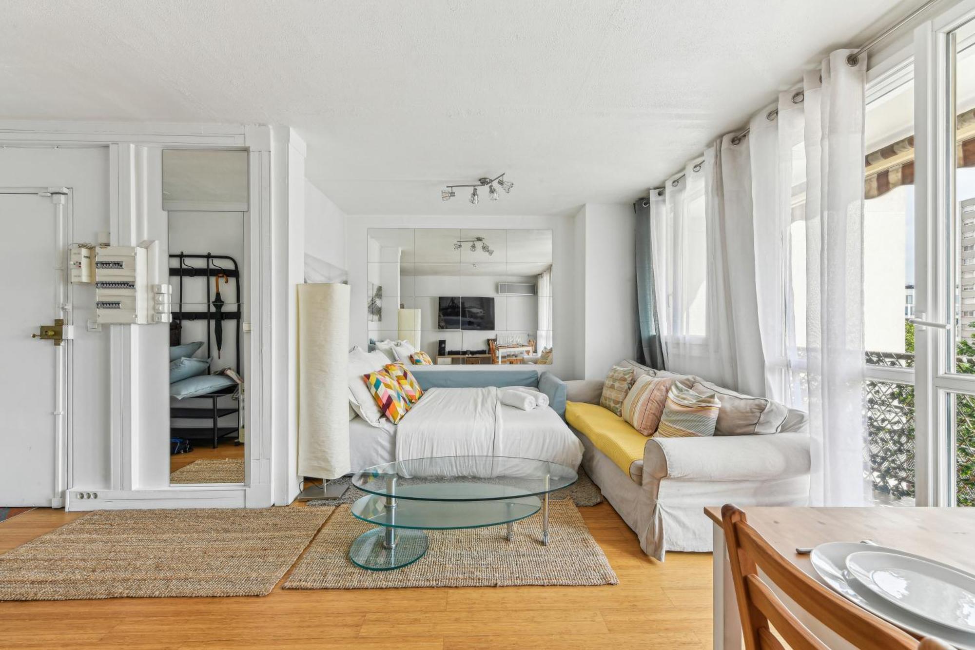 Chic And Comfortable Apart With Balcony Леваллуа-Перре Екстер'єр фото